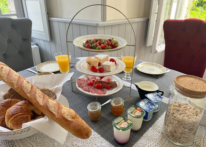 Bed and Breakfast Chateau Normandy - Viking Heritage, Pet Friedly Planquery